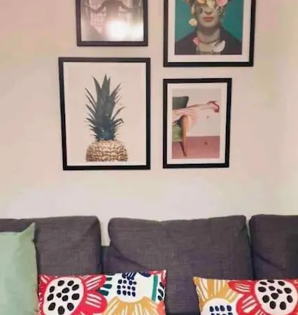 Spacious Modern Flat In The Heart Of Center-9 *