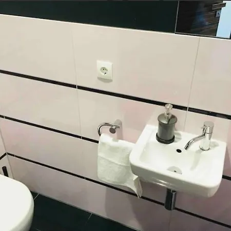 아파트 Spacious Modern Flat In The Heart Of Center-9